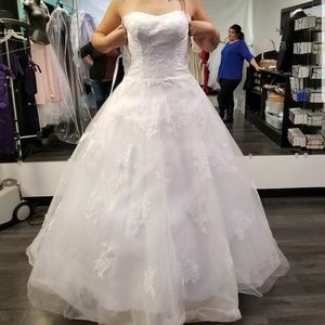Size 6. Alfred Angelo never worn except to try on